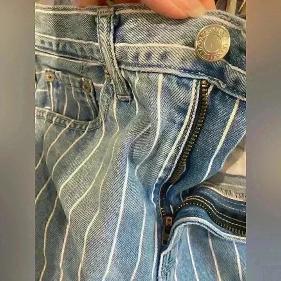 NWOT AMERICAN EAGLE MOM JEAN BLUE STRIPES SZ 4 - Picture 5 of 7